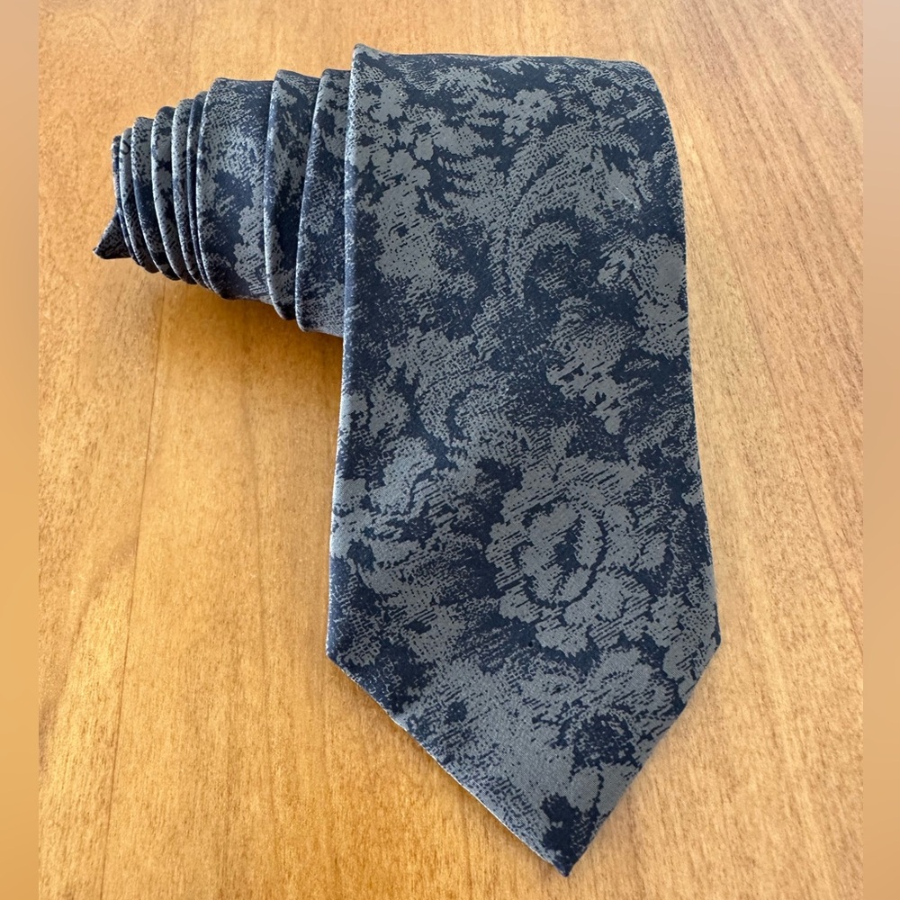 Valentino Cravatte Vintage Silk Brown Floral Men's Tie - Made in Italy.